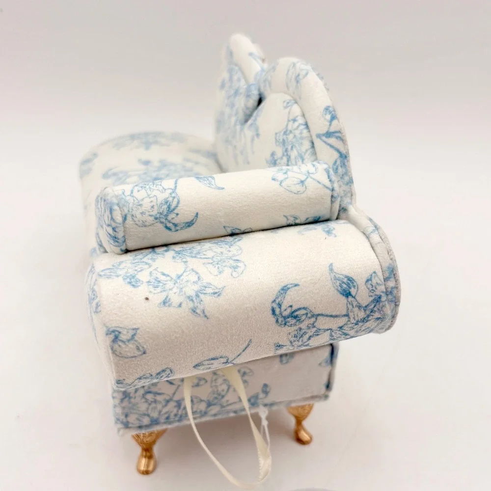N/A charming miniature